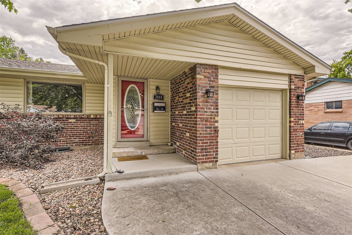 3004 South Ingalls Way - Web Quality - 005 - 06 Exterior Front Entry